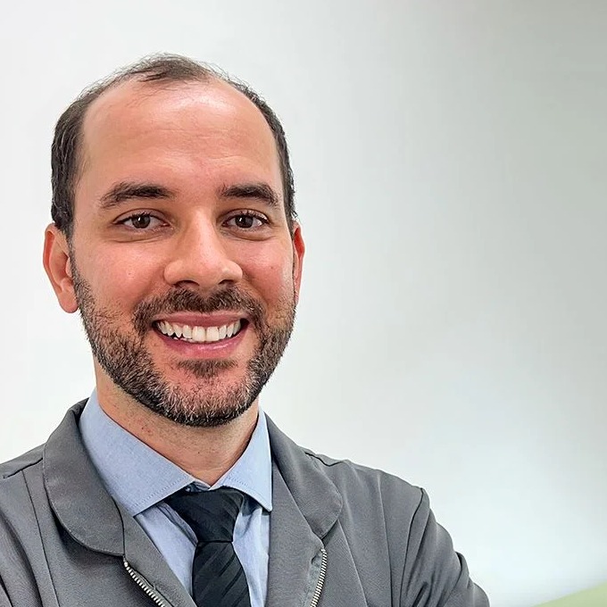 Retrato de Dr. Gustavo Morelli, Cirurgião-dentista da Clínica Fonseca
